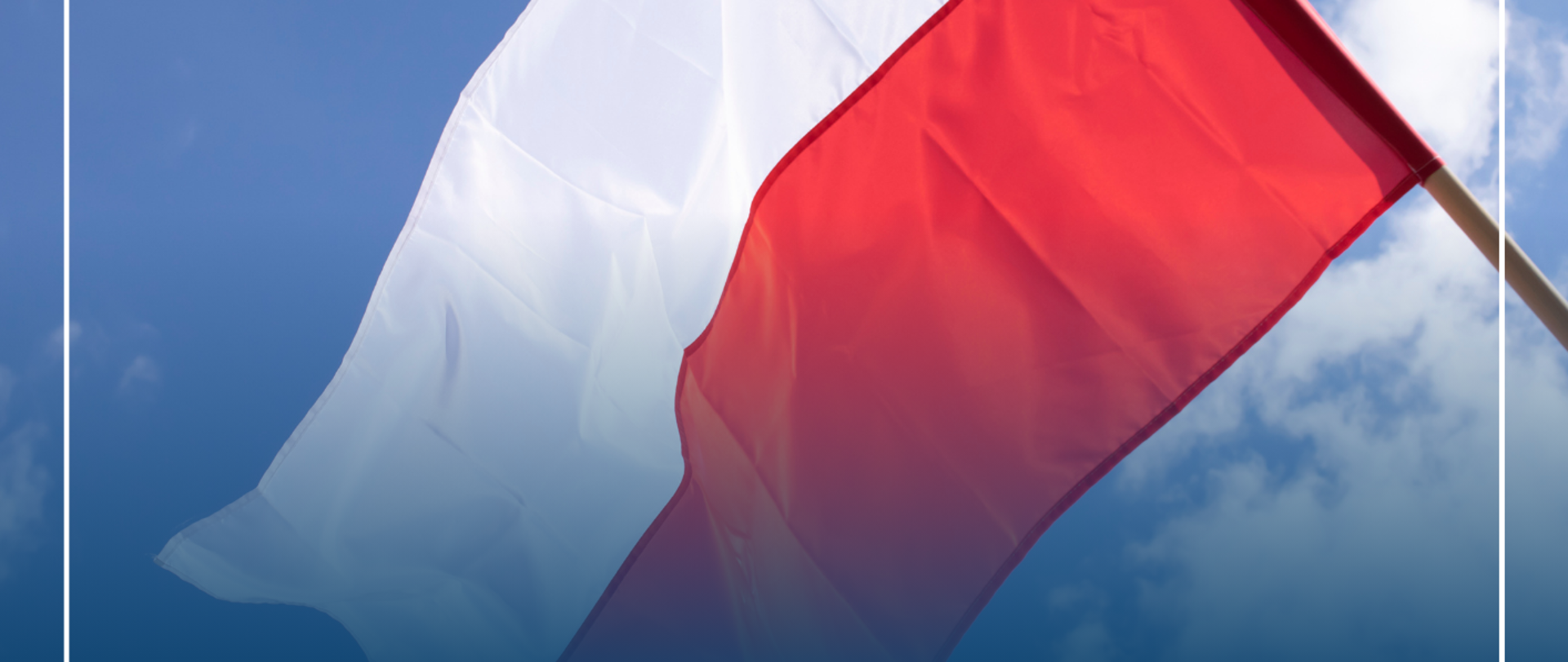 Plakat ze szczegółami koncertu na granatowym tle i zdjęciem flagi Polski