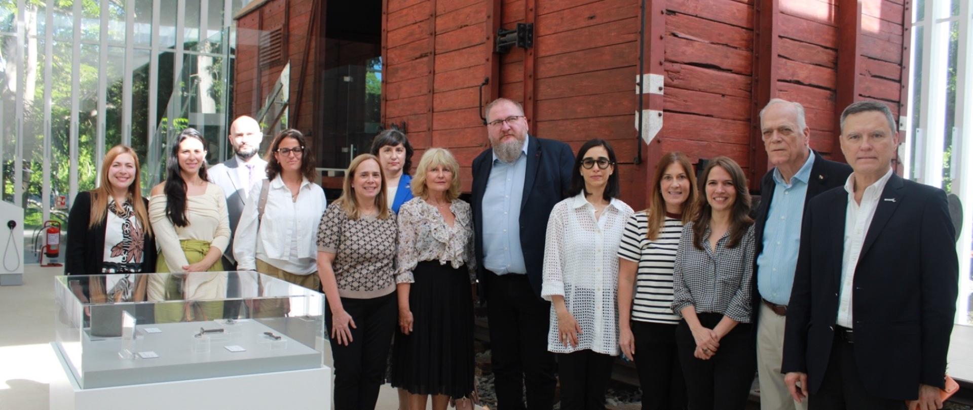 Visita_del_Director_Cywiński_al_Museo_Libertad_1.