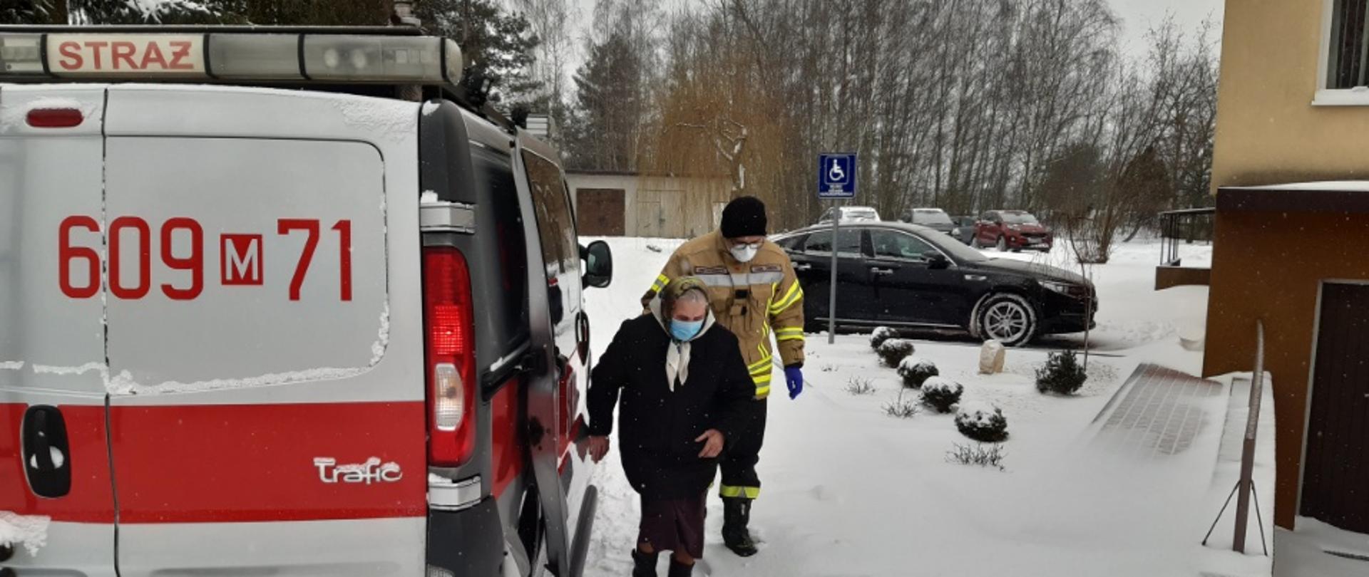 OSP Zychorzyn podczas dowożenia seniorów do punktu szczepień