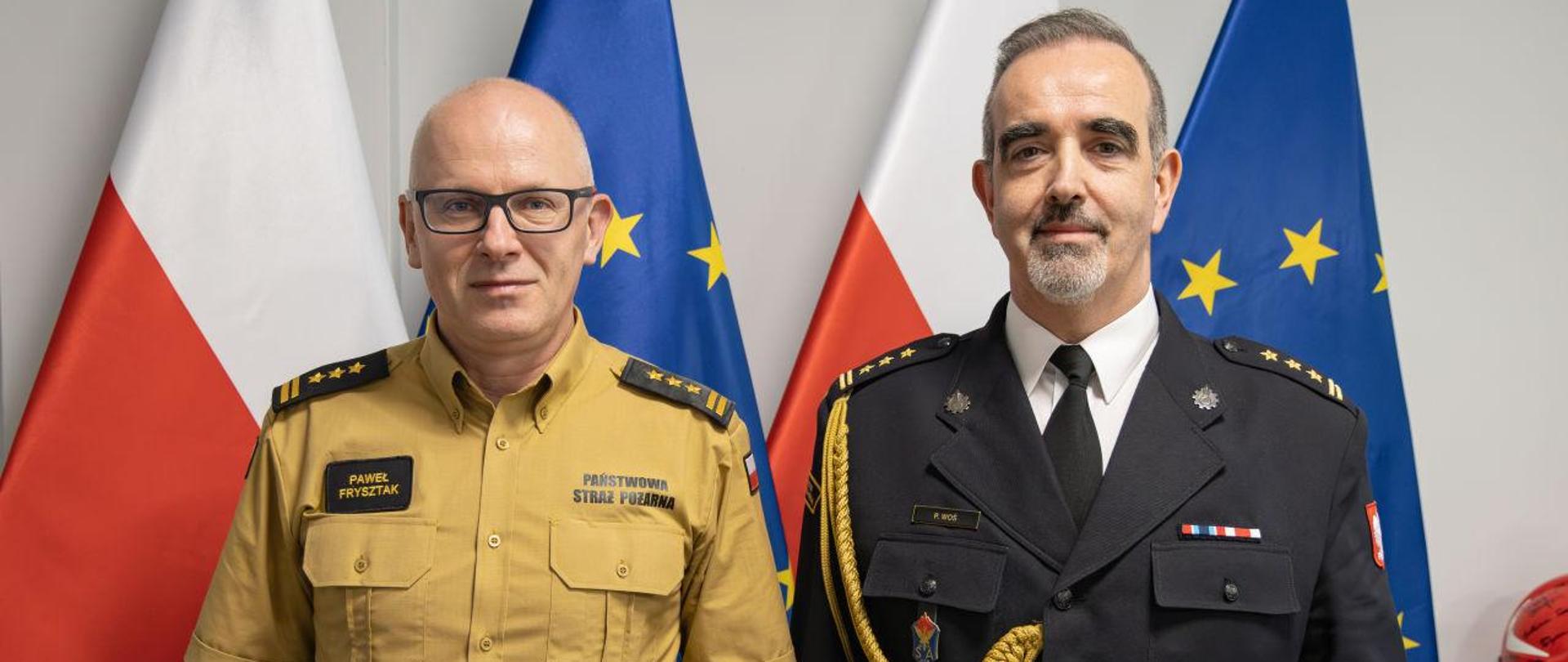 Pamiątkowe zdjęcie nowo powołanego Zastępcy Komendanta Centralnej Szkoły PSP w Częstochowie w towarzystwie Zastępcy Komendanta Głównego PSP