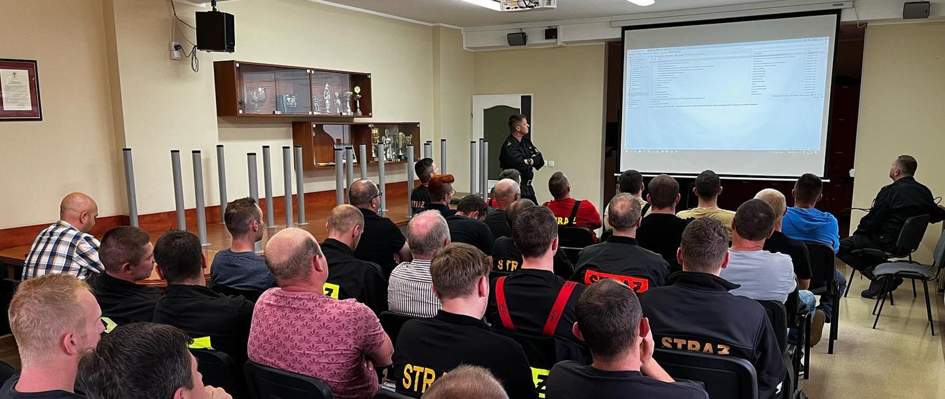 Naczelnicy OSP podczas odprawy