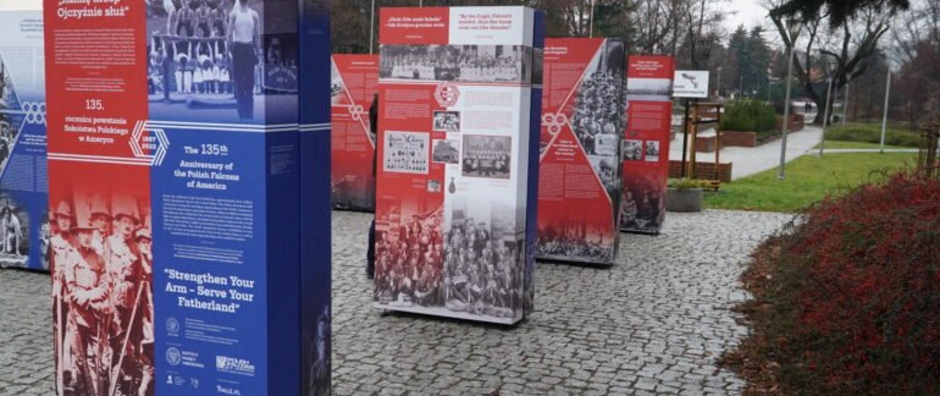 Fragment wystawy z okazji 135. rocznica powstania Sokolstwa Polskiego w Ameryce zlokalizowanej tymczasowo w Parku Jedności Polonii z Macierzą w Rzeszowie 