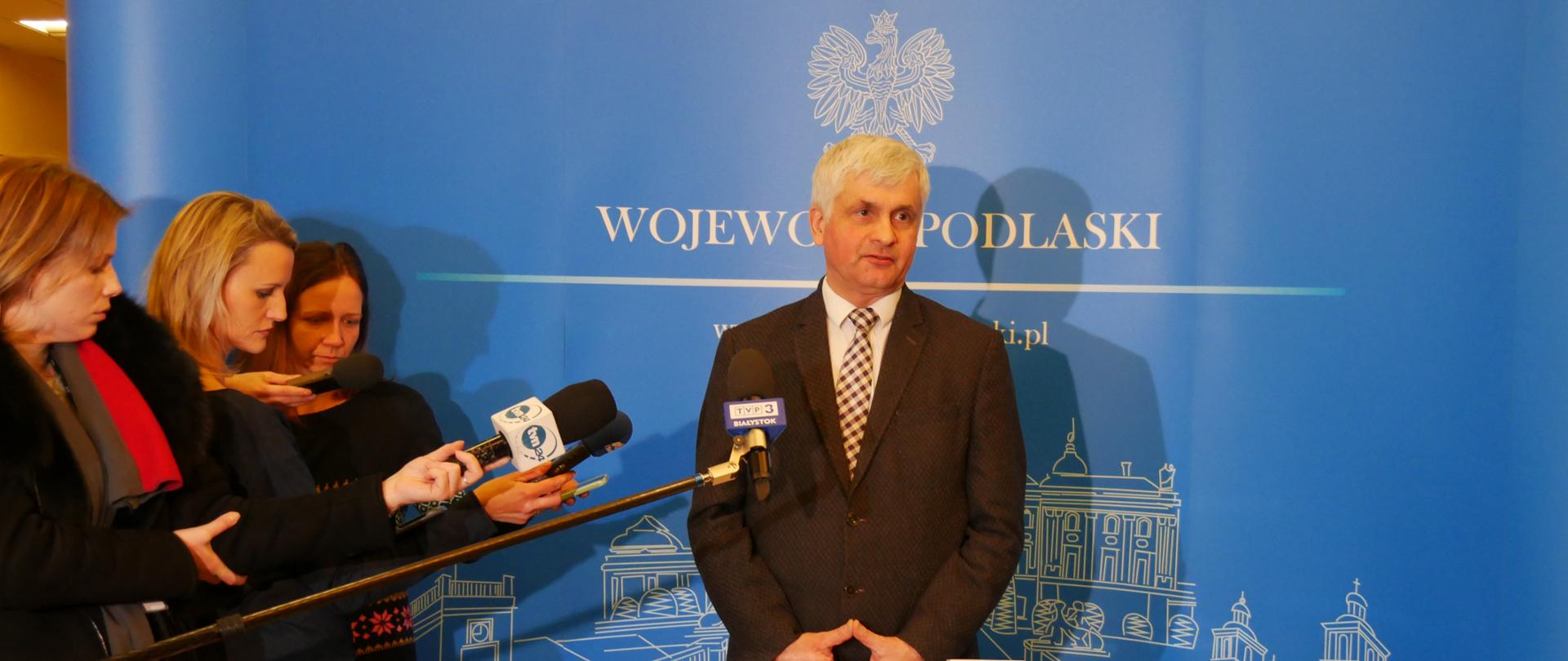 briefing wojewody podlaskiego Bohdana Paszkowskiego