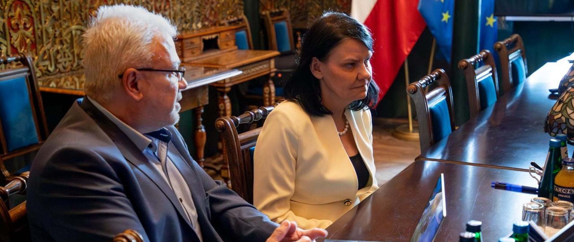Na zdj. wiceminister zdrowia Katarzyna Kacperczyk i dyr. NIZP PZH-PIB Bernard Waśko.