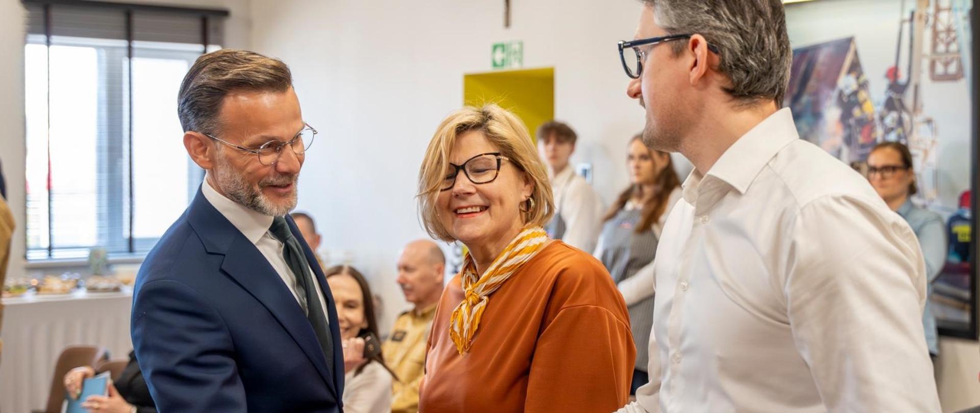 Spotkanie wojewody z samorządowcami z powiatu monieckiego na temat OLiOC