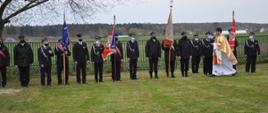 W szeregu przedstawiciele jednostek OSP z powiatu brzezińskiego ze sztandarami każdej jednostki.
