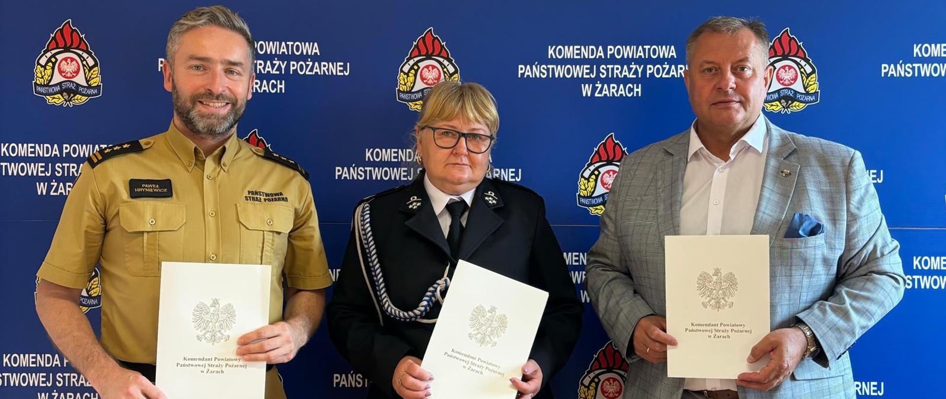 Pani Prezes, Pan Wójt, Pan Komendant podpisują porozumienie