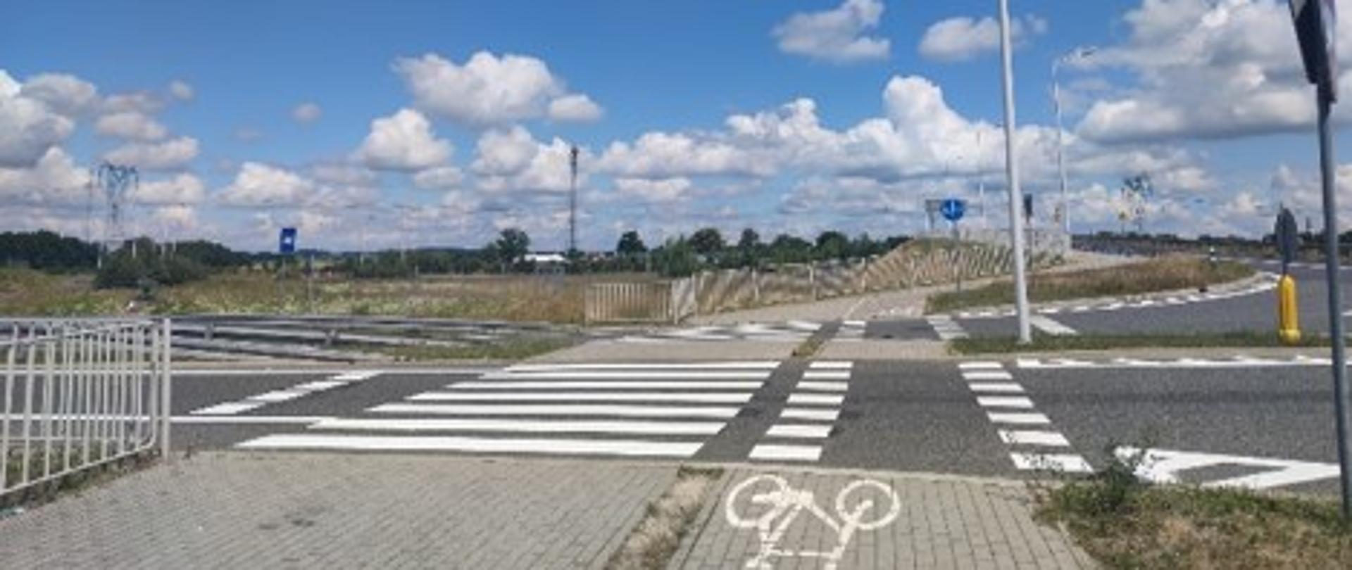 na zdjęciu widać S8 węzeł Łozina skrzyżowanie S8 z DP1453