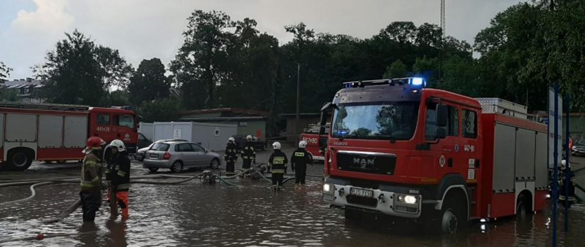 Działania JRG Jasło oraz OSP z terenu powiatu jasielskiego podczas powodzi.
