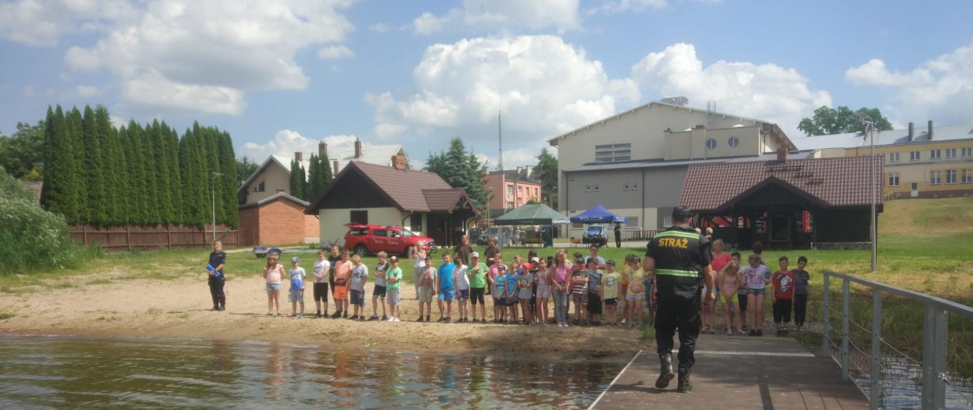 pokaz ratownictwa wodnego uczniom Szkoły Podstawowej im. Ofiar Obławy Augustowskiej w Gibach