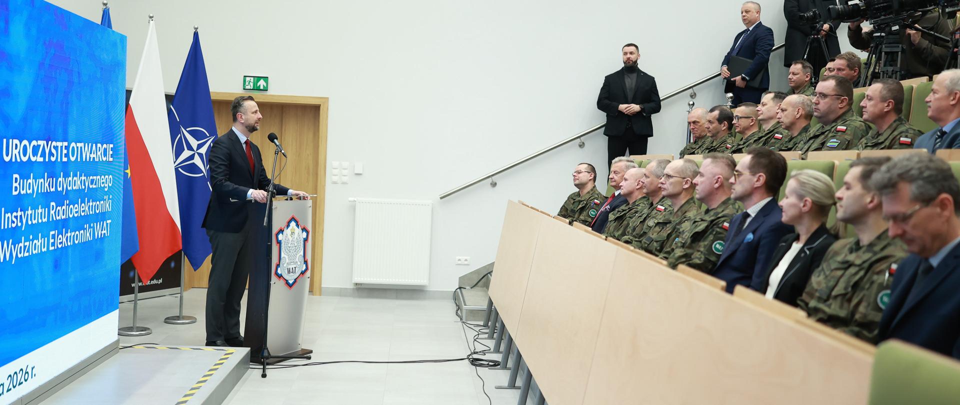8 kwietnia 2026 r. Wojskowa Akademia Techniczna otworzyła nowy budynek Wydziału Elektroniki. W uroczystości wzięli udział wicepremier - minister obrony narodowej Władysław Kosiniak-Kamysz oraz podsekretarz stanu MON Stanisław Wziątek. Fot. Krzysztof Niedziela/MON