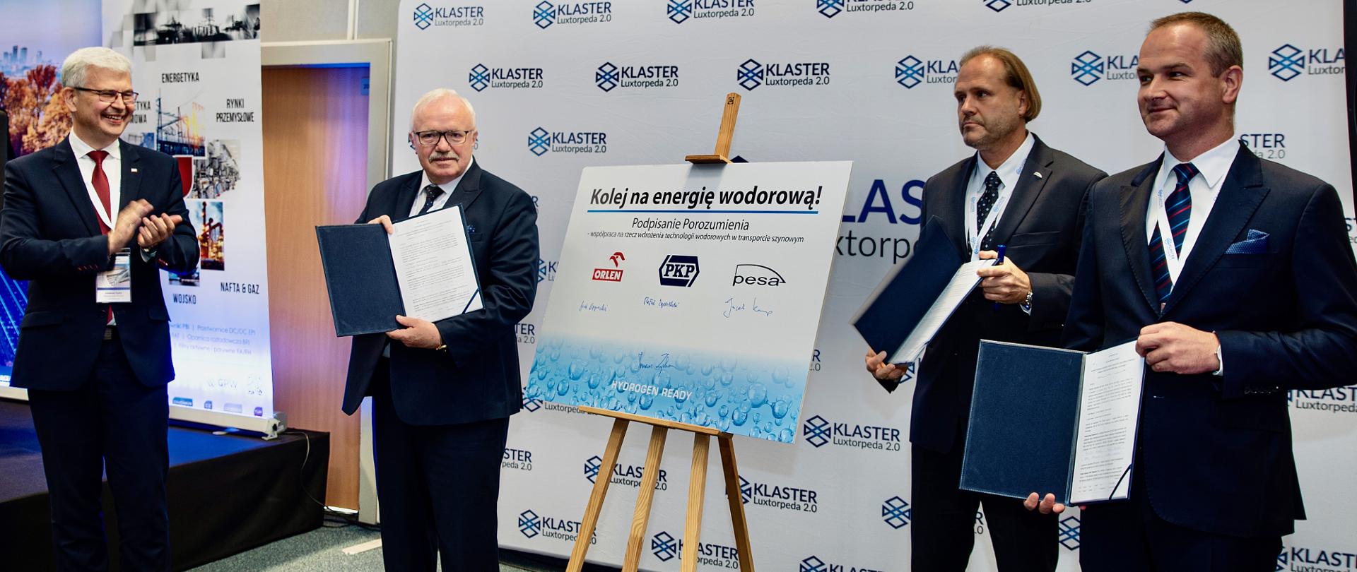 PKP, PKN Orlen i PESA podpisały porozumienie w sprawie współpracy na rzecz wdrożenia technologii wodorowych w transporcie szynowym