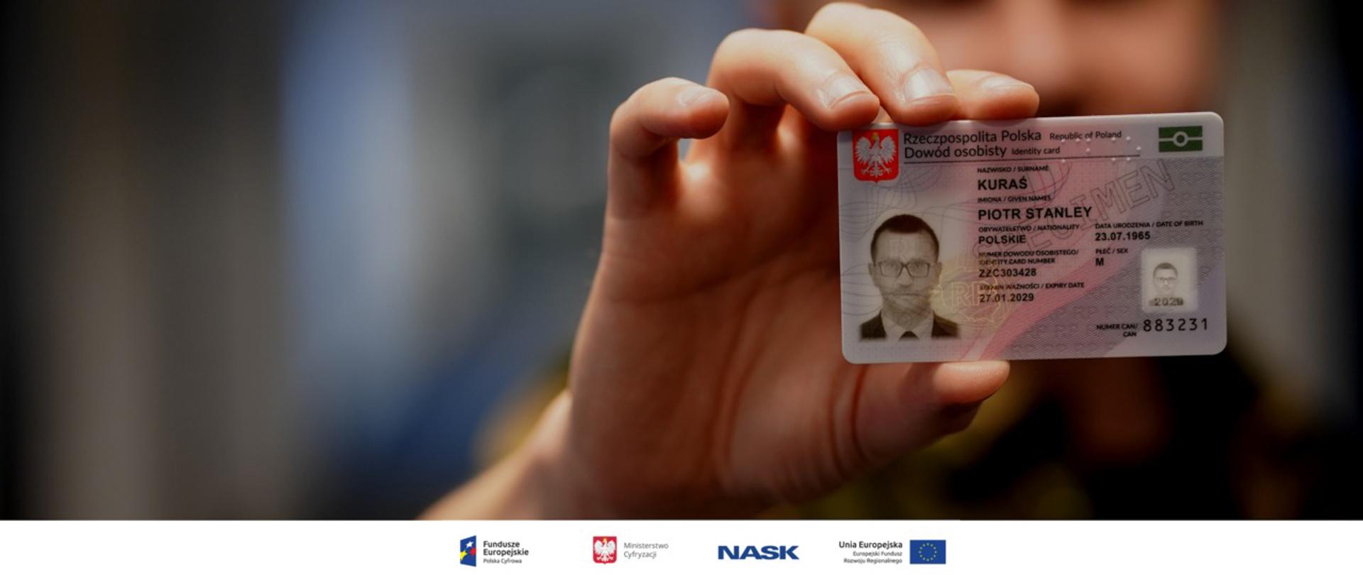 Dłoń trzymająca edowód