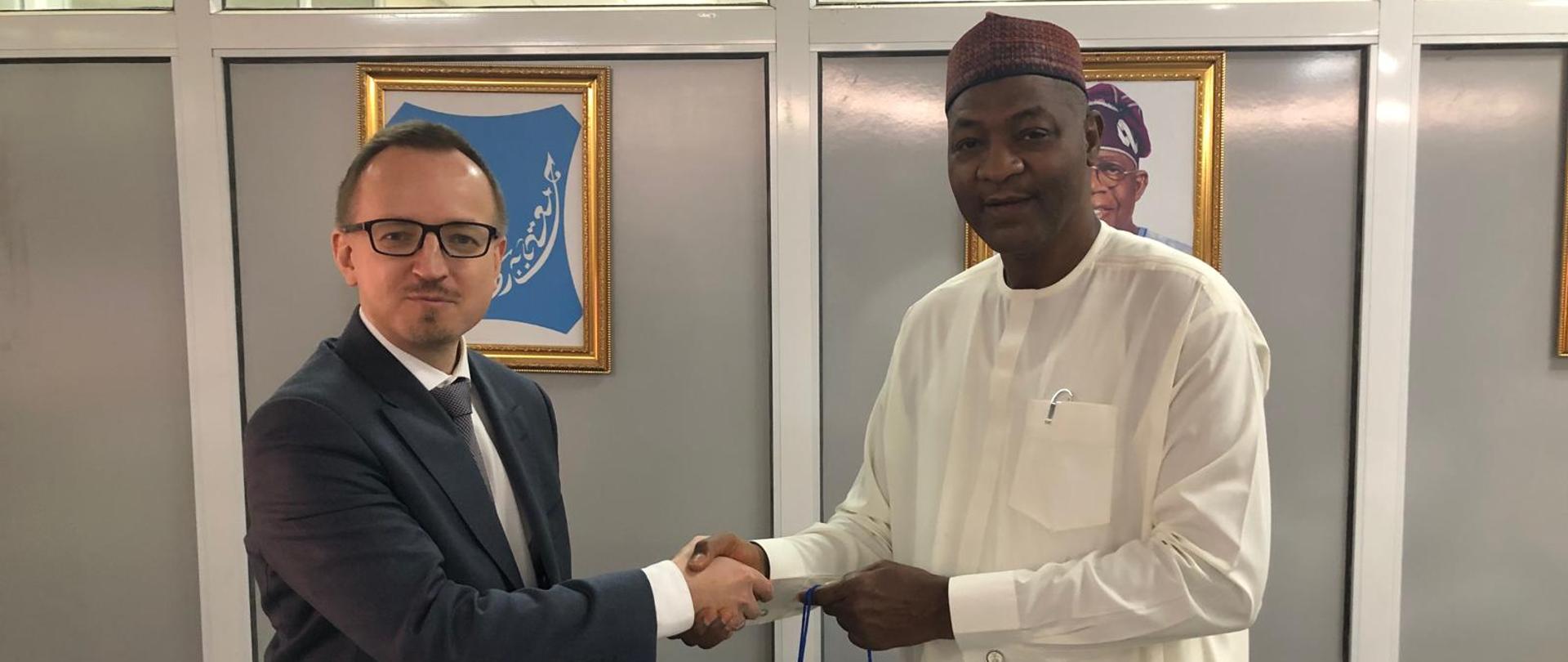 Chargé d’affaires Ambasady RP w Nigerii Michał Cygan z z wicekanclerzem uczelni Bayero w Kano, prof. Sagir Adamu Abbas