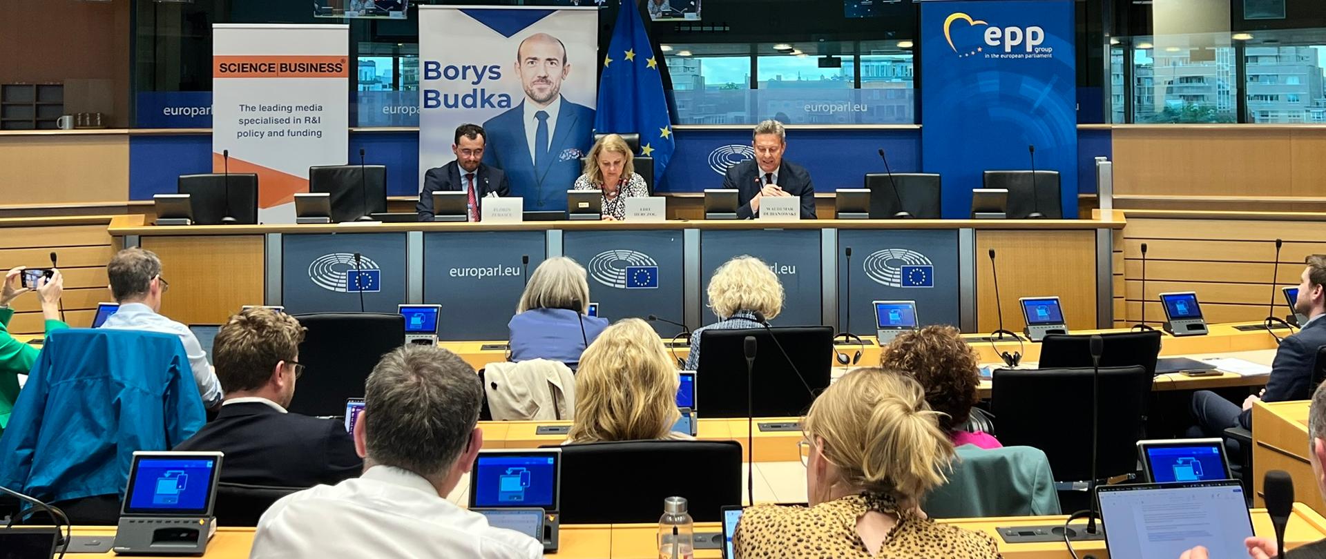 Biuro NCBR w Parlamencie Europejskim z Europosłem i Science|Business dla Wideningu
