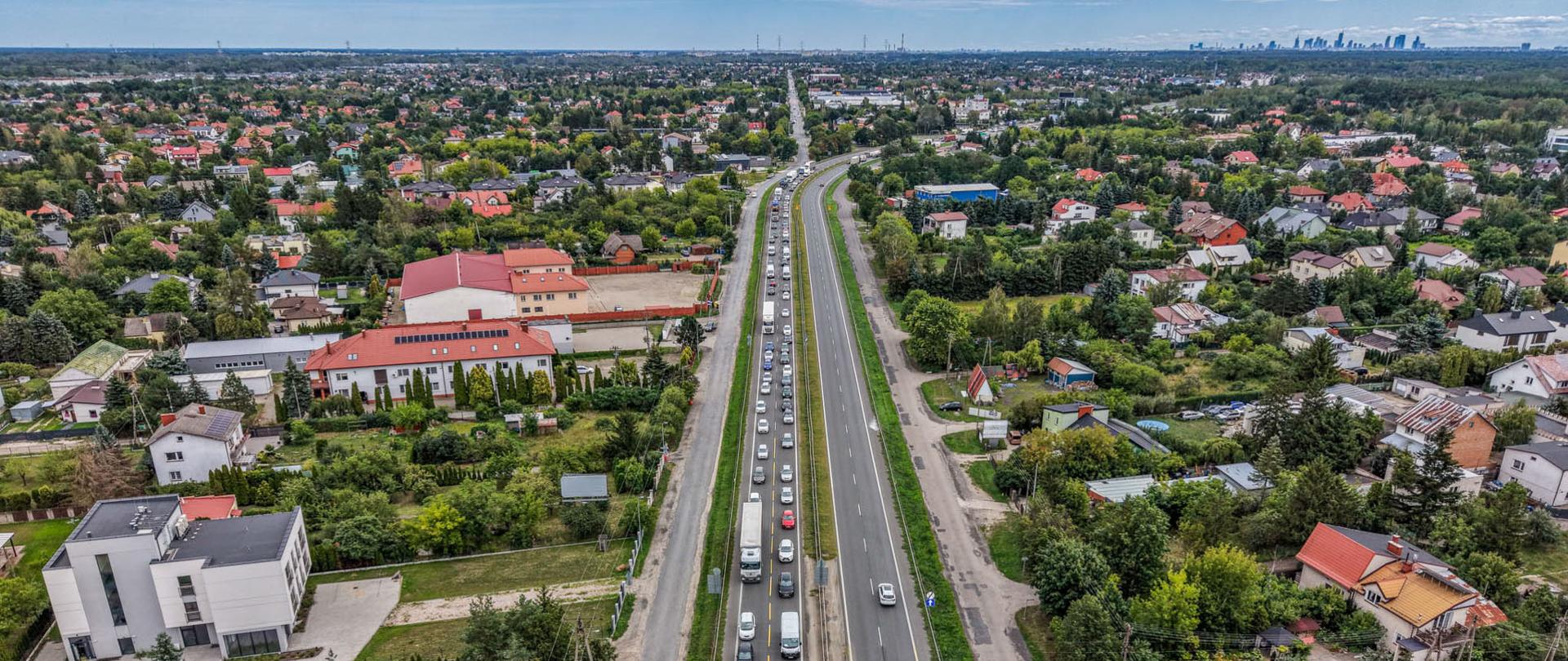 S7_Czosnow_Kielpin, trasa w rozbudowie, poruszają się po drodze samochody