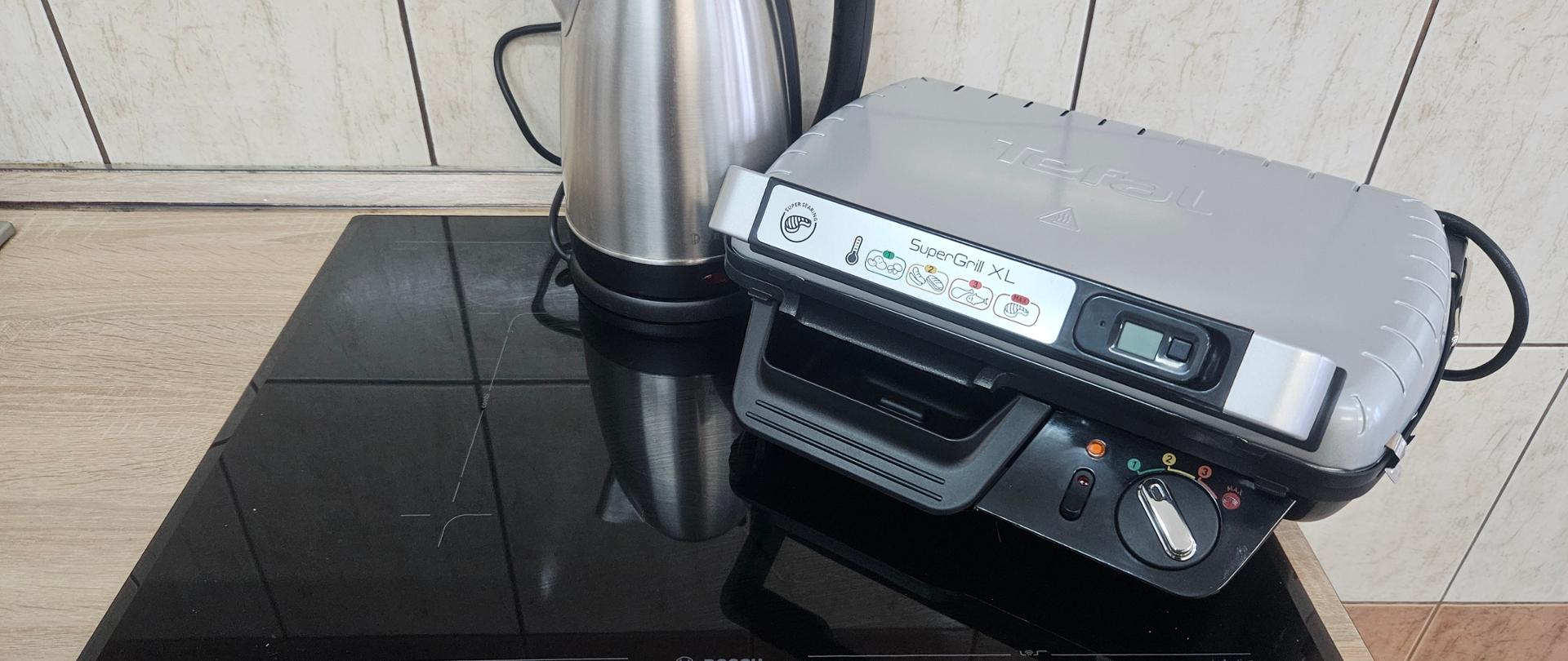 Płyta indukcyjna, czajnik elektryczny i grill elektryczny