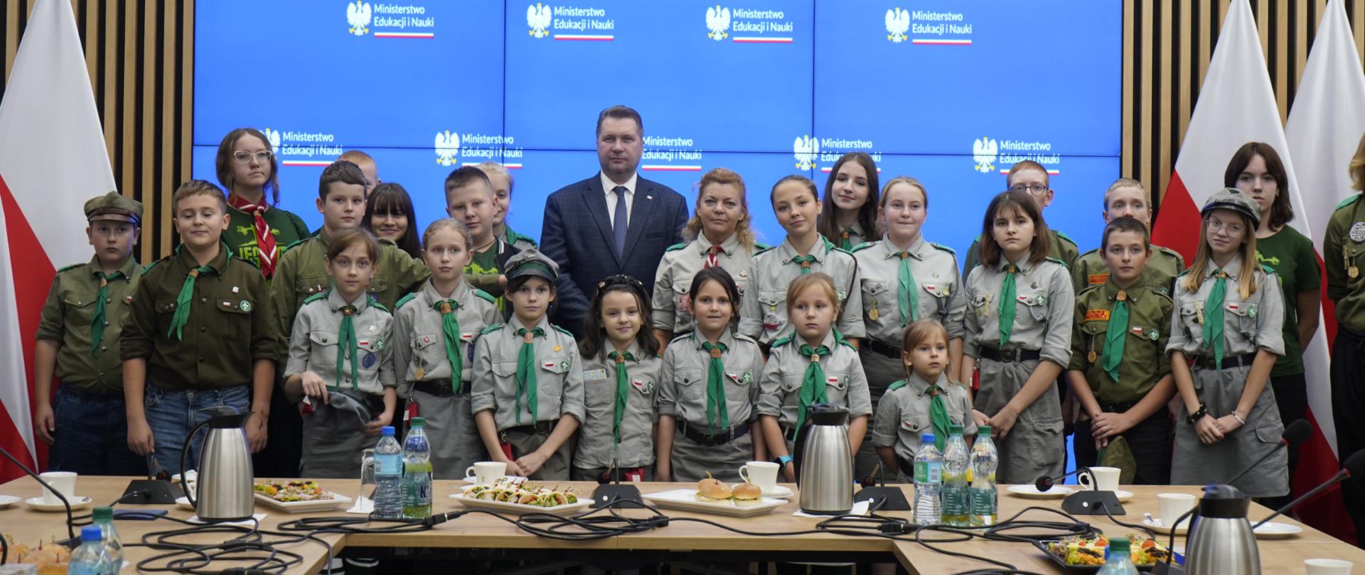 Szef MEiN spotkał się z polskimi harcerzami z Suśca