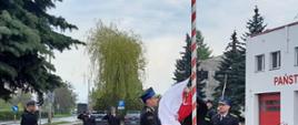 Uroczysty apel z okazji Dnia Flagi Rzeczypospolitej Polskiej.