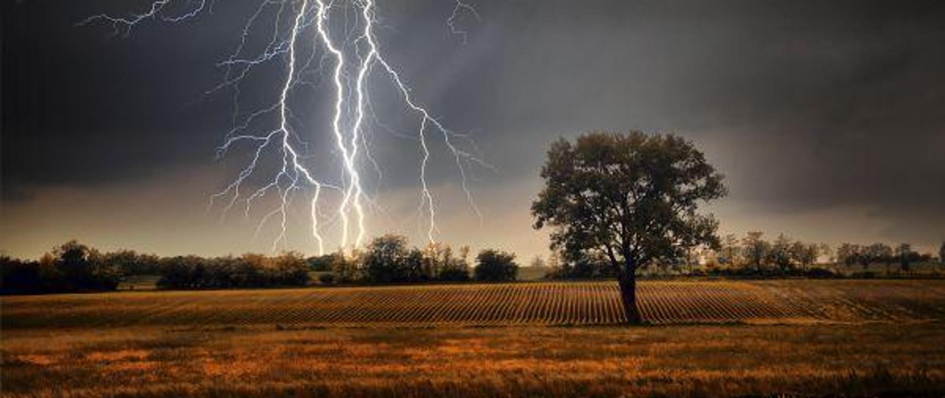 Burza - bądź bezpieczny.