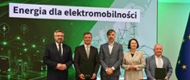Podpisanie 6 umów dot. budowy i rozbudowy sieci elektroenergetycznych na potrzeby zasilania ogólnodostępnych stacji ładowania dużych mocy w siedzibie NFOŚiGW z przedstawicielami zarządów ENEA Operator, Energa-Operator, PGE Dystrybucja i TAURON Dystrybucja. 