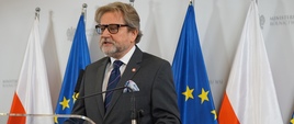 Główny Inspektor Sanitarny Jarosław Pinkas podczas konferencji
