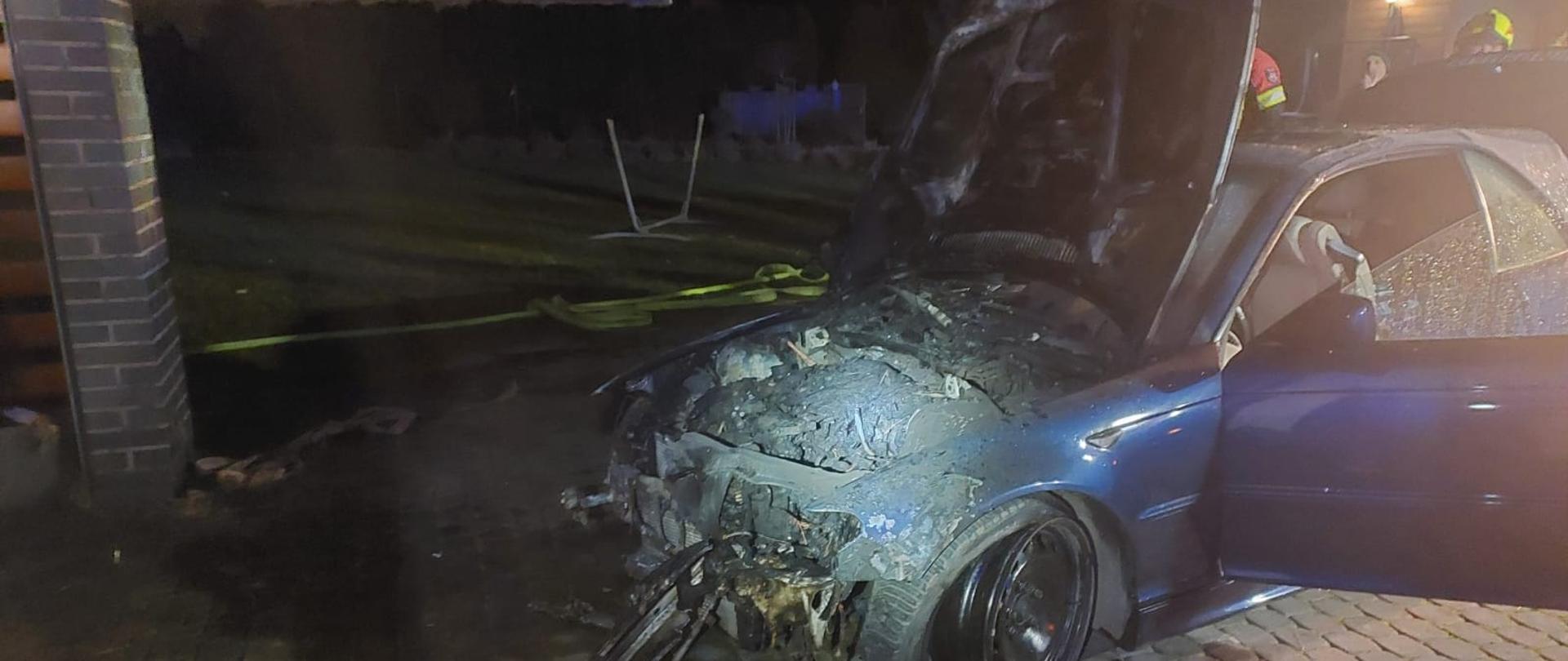 Samochód osobowy po pożarze