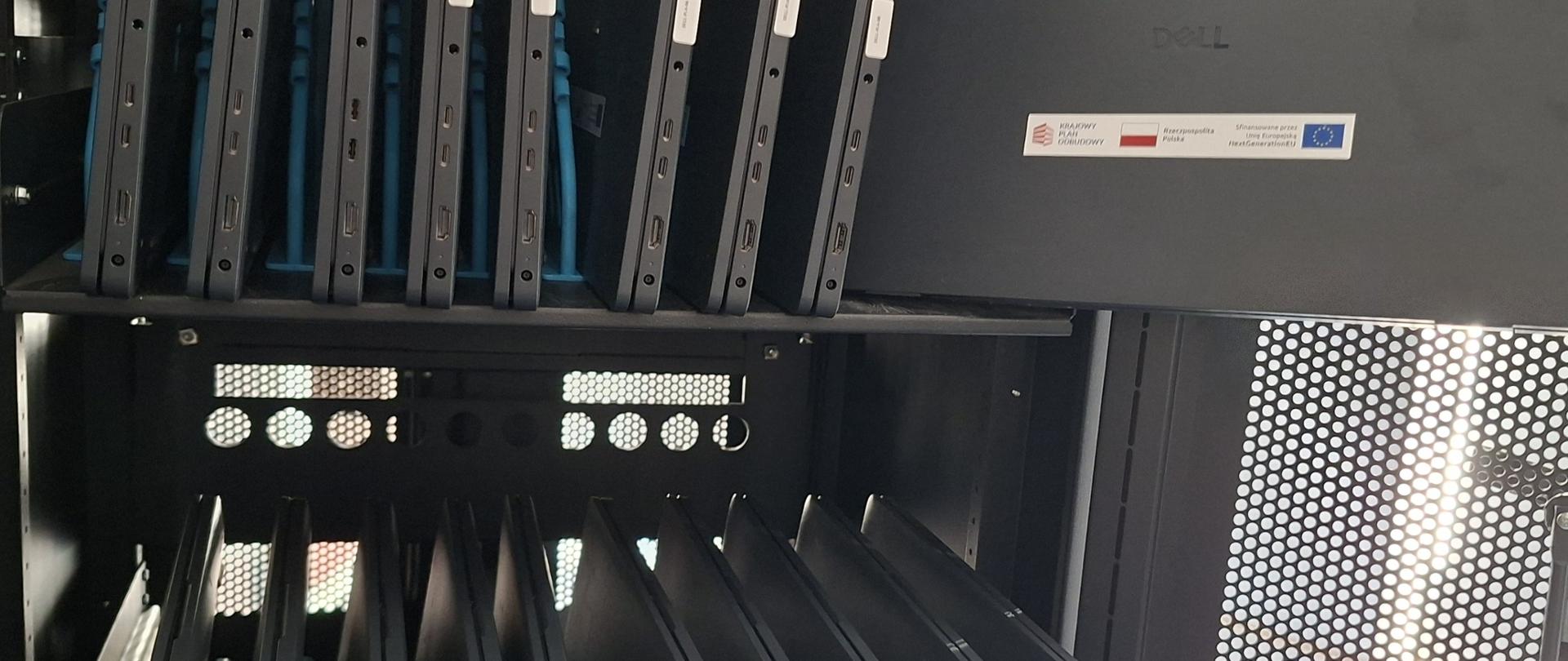 Fotografia zakupionego w ramach KPO sprzętu komputerowego.