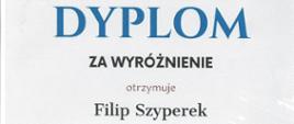 Od góry logo konkursu na tle nut fortepianowych niebieski prostokąt, a w nim biały tekst: V Ogólnopolski internetowy konkurs pianistyczny Leżajsk - 2023.. Poniżej tekst: Dyplom za wyróżnienie otrzymuje Filip Szyperek. Państwowa Szkoła Muzyczna I stopnia im. Emila Młynarskiego w Augustowie. Nauczyciel: Urszula Warakomska. Poniżej tekst: Jury oraz nieczytelne podpisy komisji. Leżajsk - 20 sierpnia 2023.. Stopka koloru niebieskiego, na niej tekst koloru białego: Organizatorzy: Państwowa Szkoła Muzyczna I st. w Leżajsku, Fundacja Wspierania Edukacji Artystycznej w Sokołowie Małopolskim. Współpraca: Podkarpacki Zespół Niepaństwowych Szkół Muzycznych.