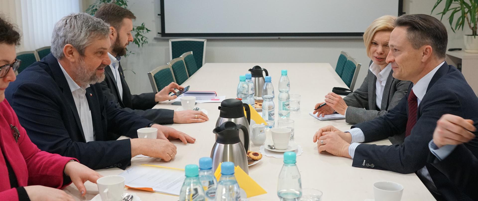 Minister rolnictwa J.K. Ardanowski oraz prezes E. Stewart