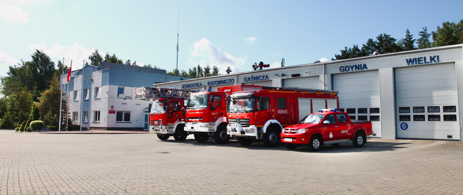 Pojazdy pożarnicze na tle JRG 4