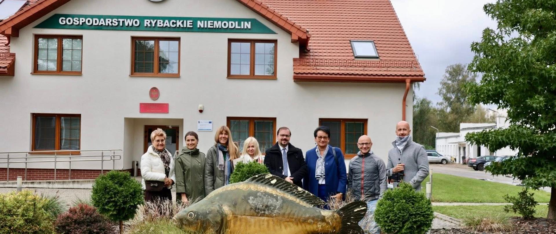 Gospodarstwo Rybackie Niemodlin to miejsce, gdzie od pokoleń hodowany jest karp niemodliński – produkt wpisany na Listę Produktów Tradycyjnych, ściśle związany z historią i kulinarnym dziedzictwem regionu opolskiego.