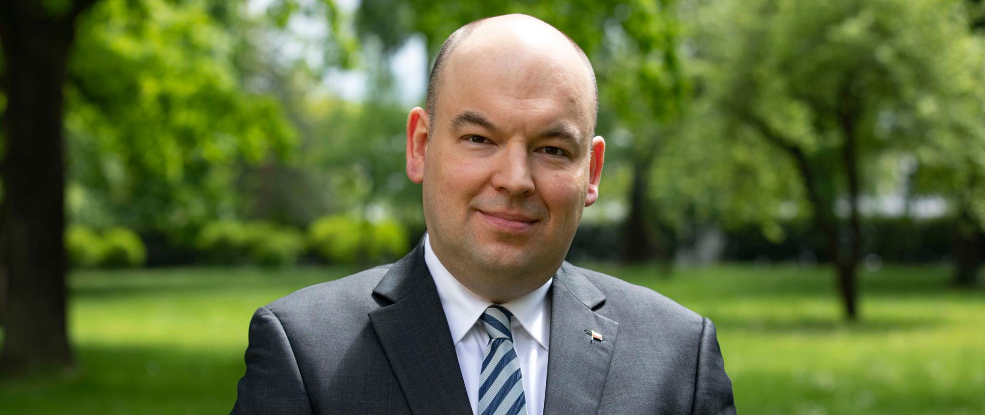 JD przed kancelarią