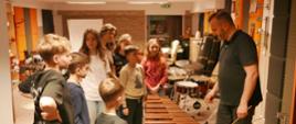Pokaz możliwości kolejnego instrumentu perkusyjnego jakim jest ksylofon.