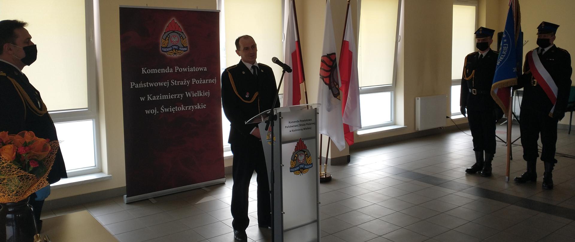 Uroczyste pożegnanie strażaka odchodzącego na zaopatrzenie emerytalne