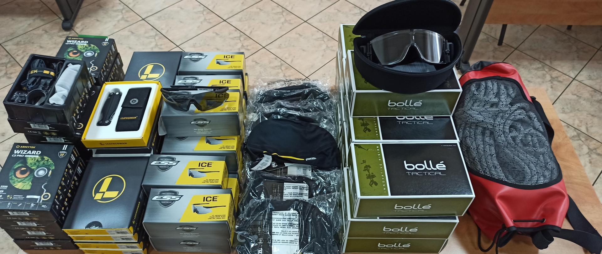 Sprzęt specjalistyczny - okulary, lina, narzędzie wielofukcyjne
