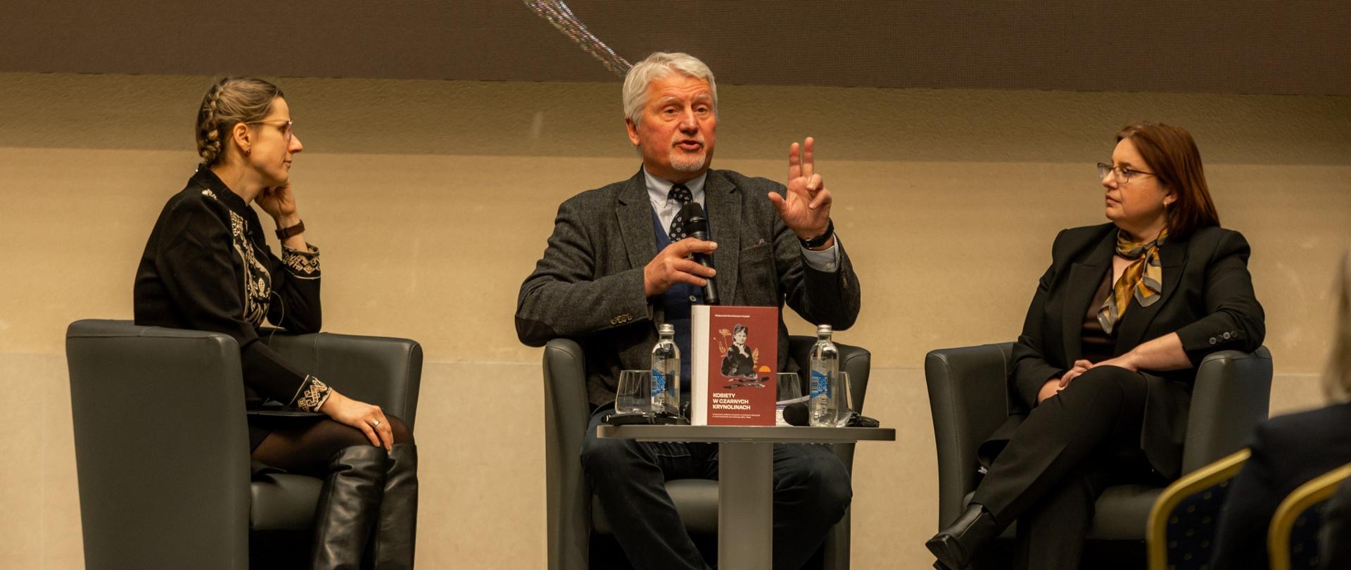 Paneliści dr Małgorzata Koronkiewicz-Hupajło, dr Olga Mastianica-Stankevič i prof. dr Egidijus Aleksandravičius.