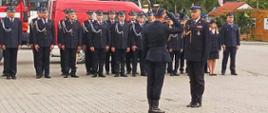 Na zdjęciu strażacy OSP podczas uroczystości przekazania samochodu ratowniczo-gaśniczego dla OSP we Fredropolu