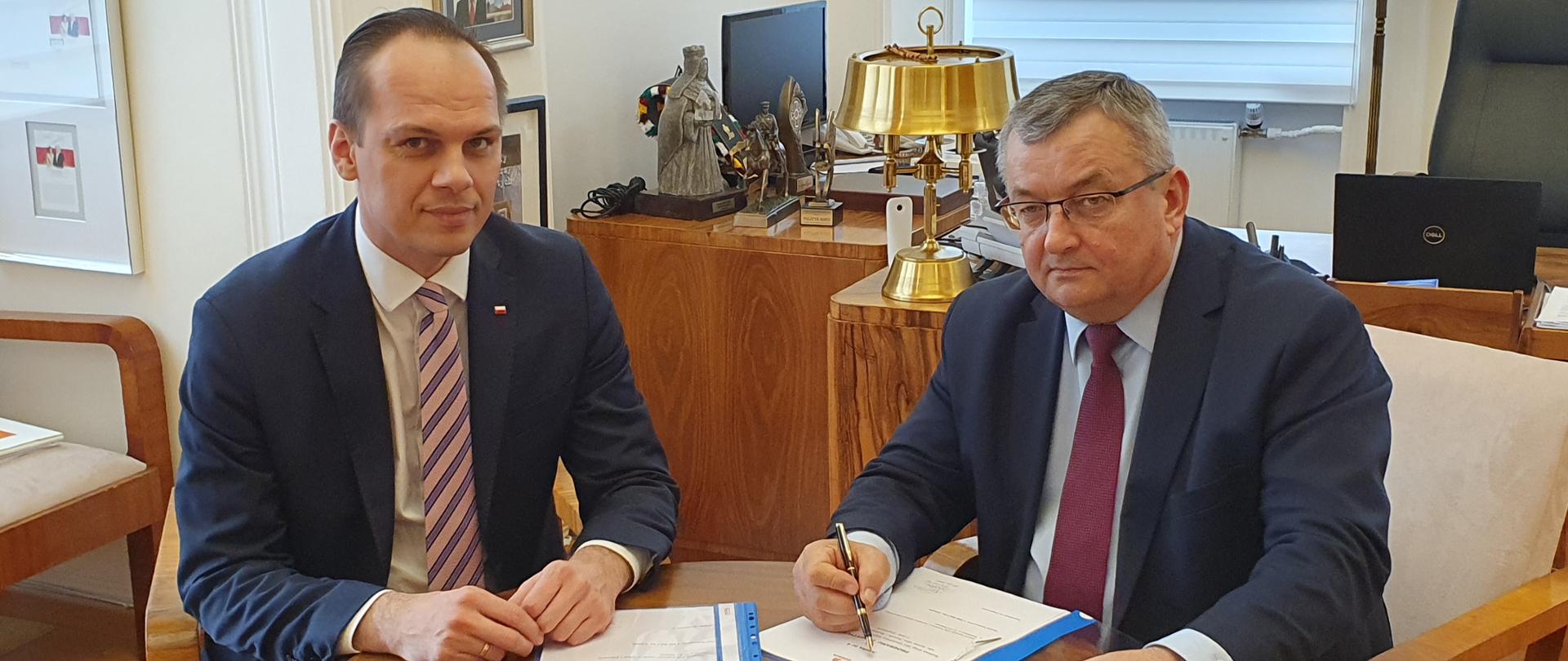 Minister infrastruktury Andrzej Adamczyk zatwierdził Programy inwestycji dla obwodnic Suchowoli, Sztabina i Białobrzeg w województwie podlaskim