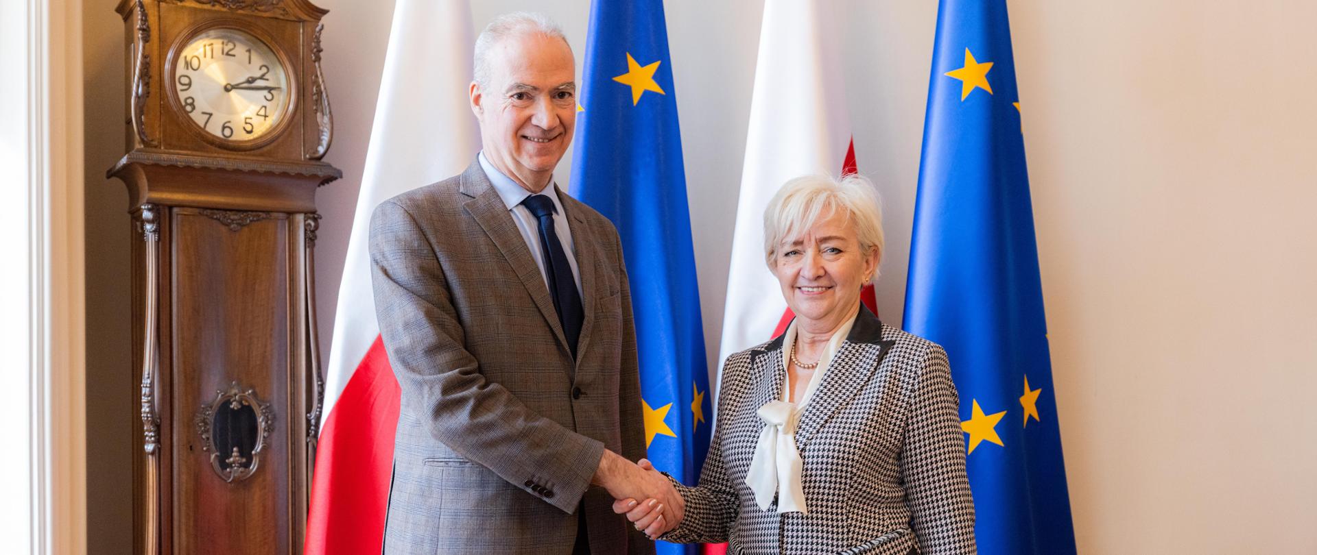 Wspólne zdjęcie ambasadora Francji Etienne de Poncins z wojewodą łódzkim Dorotą Ryl. 