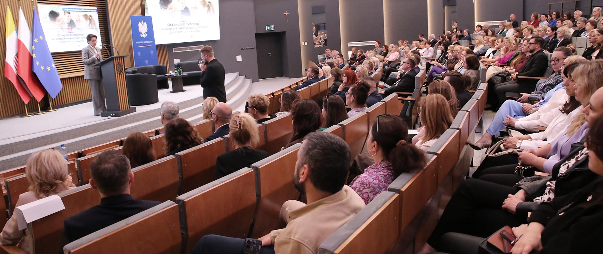 Konferencja „Od diagnozy do codzienności – jak skutecznie wspierać osoby z chorobami otępiennymi i ich opiekunów”