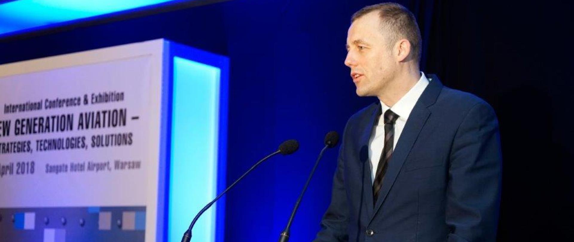 Wiceminister Mikołaj Wild otwiera konferencję (fot: ZTW)