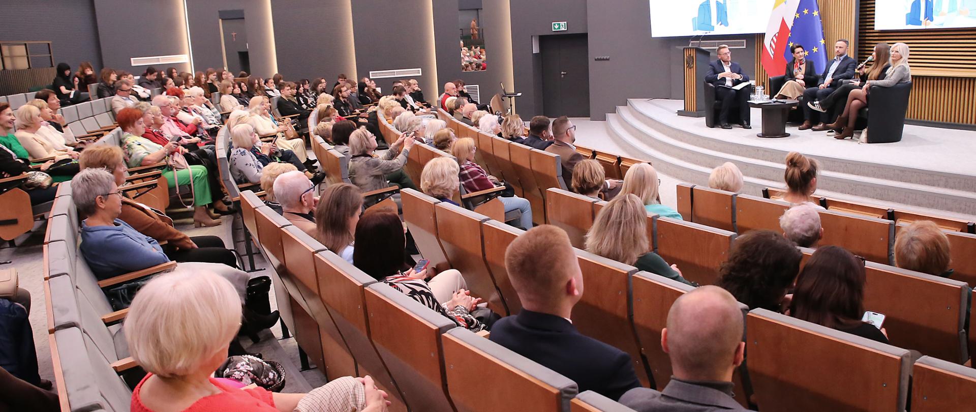 Konferencja "Międzypokoleniowe spotkanie w realu”.