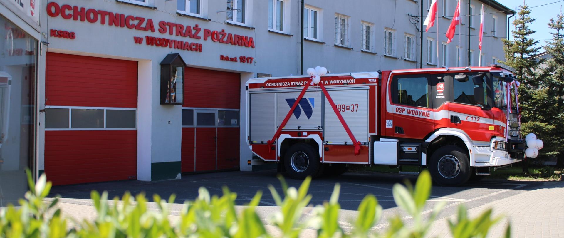 Uroczyste przekazanie samochodu dla OSP Wodynie