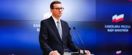 Premier Mateusz Morawiecki i minister Adam Niedzielski podczas konferencji prasowej.