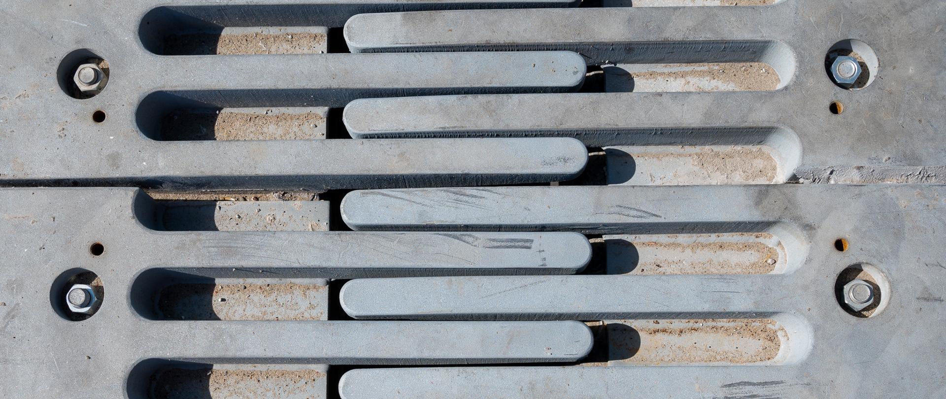 Element przerwy dylatacyjnej na Moście Południowym im. Anny Jagiellonki w ciągu drogi ekspresowej S2 (POW)