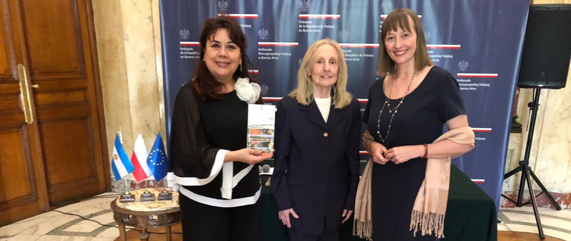 Na zdjęciu z konferencji prasowej, poświęconej nowej edycji festiwalu, (od lewej) Graciela Almada, dziennikarka z Radio Clasica, Marta Noguera, pianistka, kierująca Fundacja Chopiniana i Aleksandra Piątkowska, Ambasador RP w Argentynie.