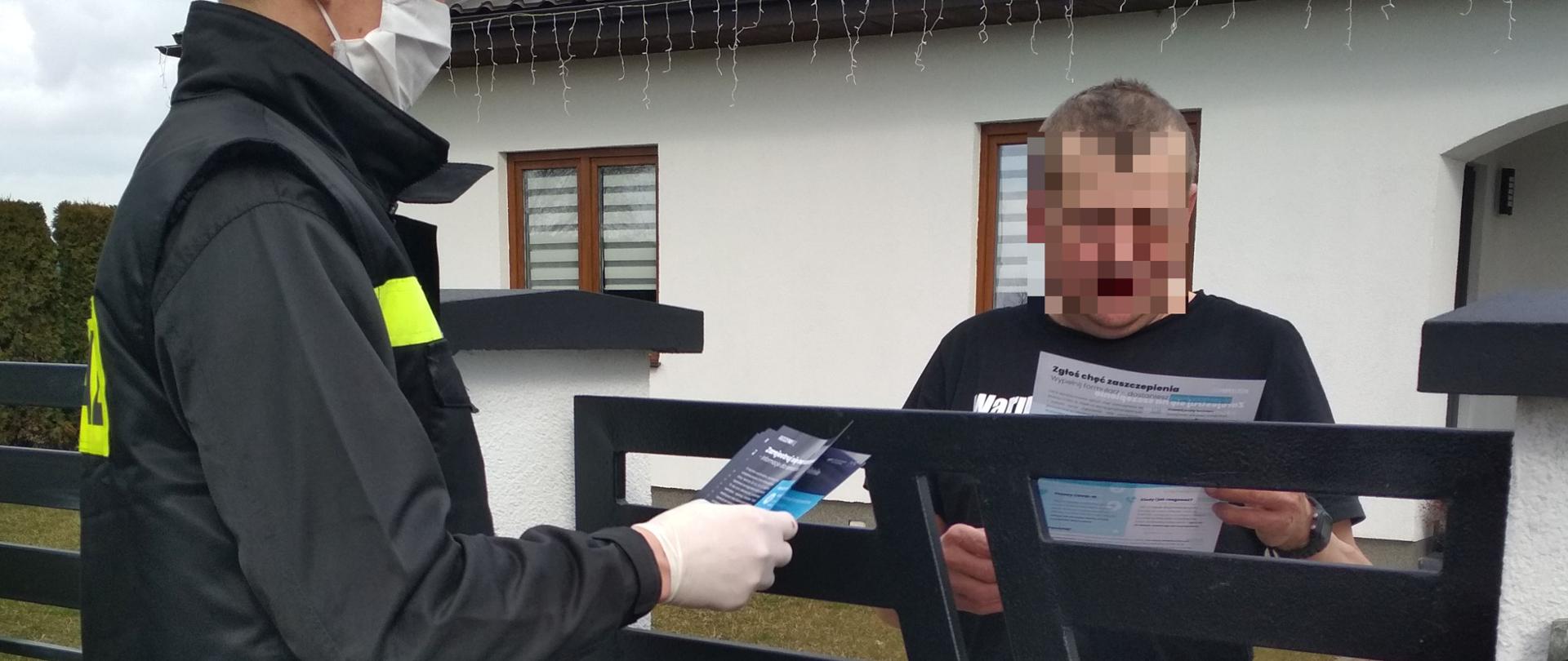 Strażacy rozpoczęli dostarczanie ulotek informacyjnych dotyczących szczepień