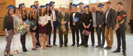 2016 rok, rozdanie dyplomów... Wśród absolwentów Dyrektor Bronisław Auchrecht Prądzyński (w środku), Pani Irena Tarasiewicz, Pan Andrzej Nowak, Pan Kazimierz Wrzosek, Pan Mirosław Czop i Pan Sławomir Gidel
