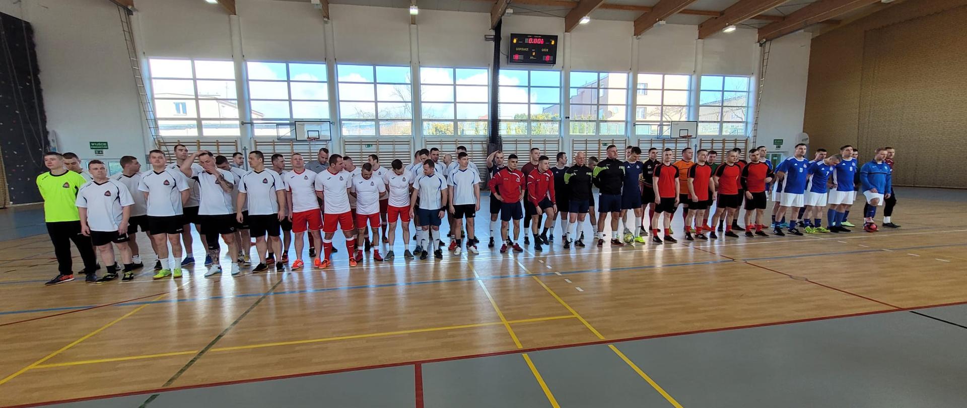 Drużyny stoją na zbiórce